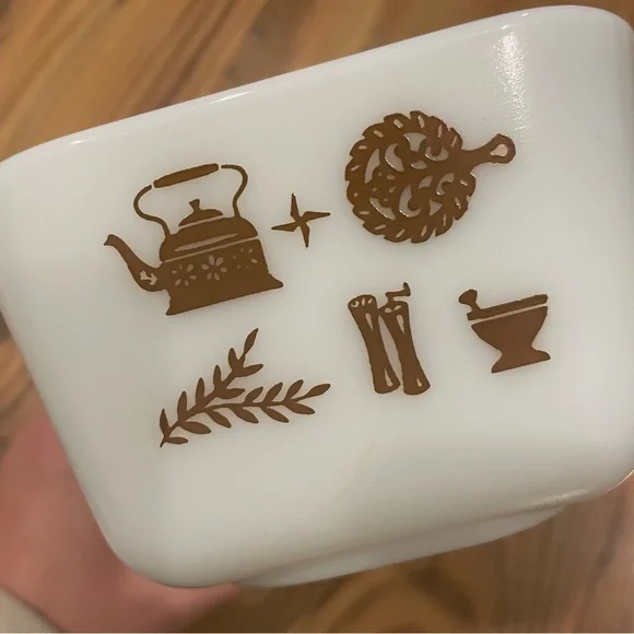 SOLD Pyrex Early American 0502 1 1/2 Pt Fridgie Fridge Rectangle Storage 502 - Picture 3 of 14